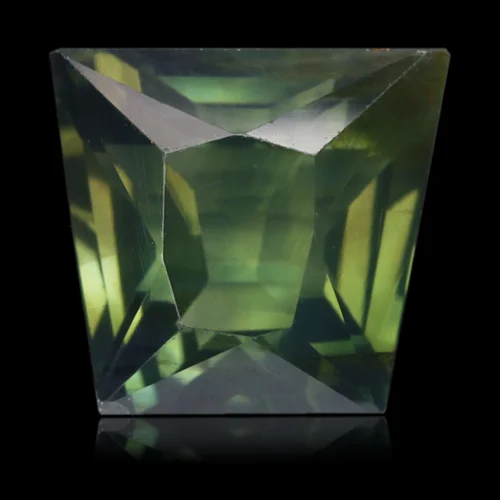 Saphir d'Australie affichant un poids de 0,80 carat, taillé en trapèze - (Ref : GEMSAP-0035)