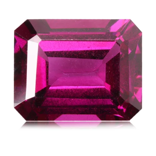 Magnifique Grenat Rhodolite de 4,48 carats. Très belle couleur violette et de superbes reflets roses. Une gemme parfaite pour une monture de haute joaillerie ou une création sur-mesure.