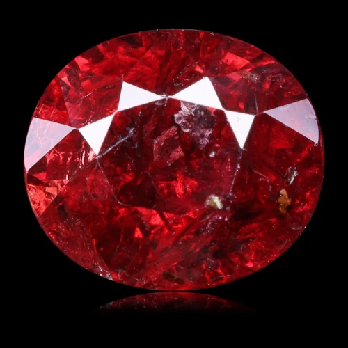 Rubis de 0,82 carat, taillé en ovale, provenant de Madagacar. Très belle couleur rouge correctement saturée.