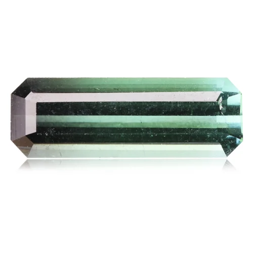 Tourmaline verte bleutée taillée en baguette affichant un poids de 1,62 carat, d'origine Afghanistan. Une pierre avec des facettes régulières parfaitement polies.