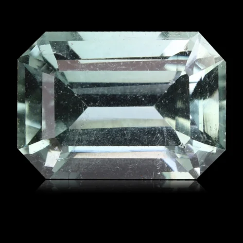 Jolie Tourmaline verte bleutée de 1,42 carat, d'origine Afghanistan. Très belle pureté, bon rapport brillance / scintillement. Une gemme adaptée au montage en bijou ou pour la collection.